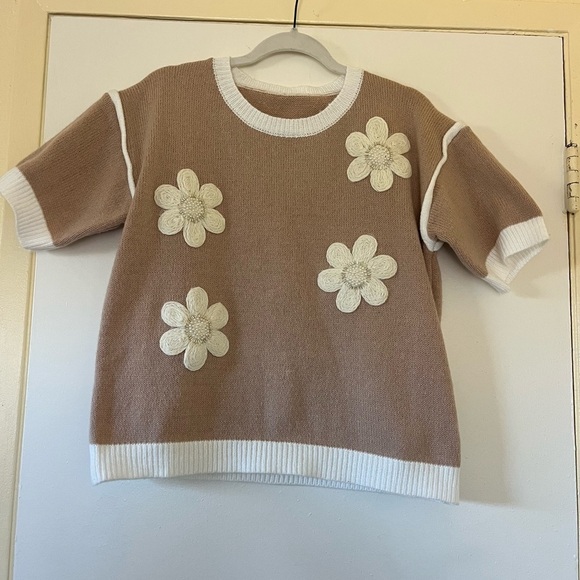 Sweaters - Women’s beige and White Floral Knit Top